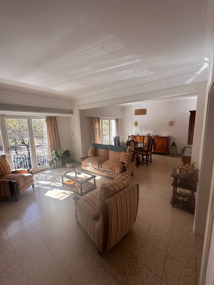 Departamento 4 Ambientes con Dependencia