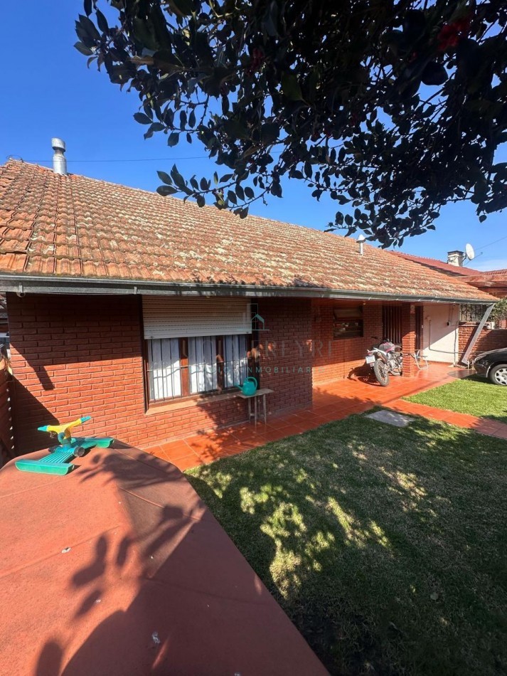 CASA 4 AMBIENTES BARRIO ESTRADA