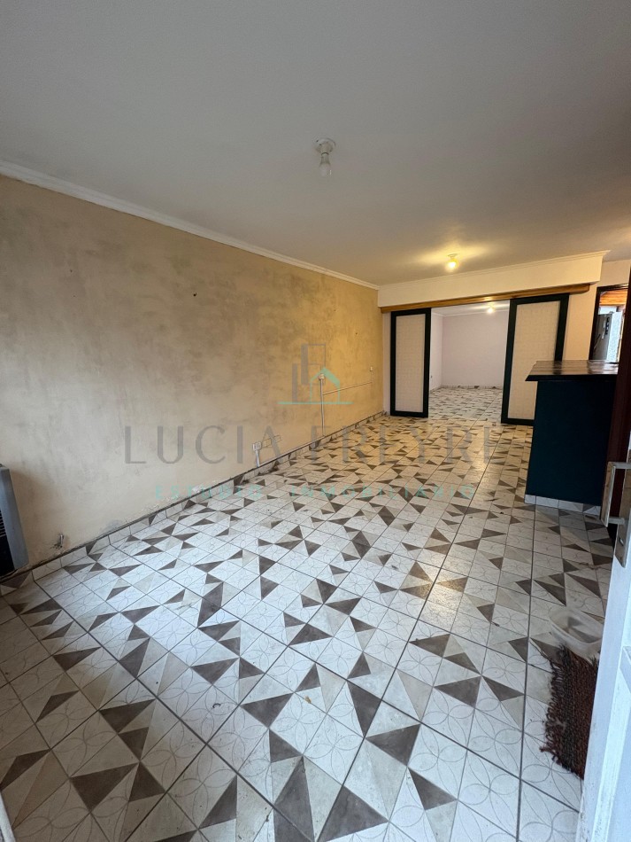 Casa 3 ambientes + patio 