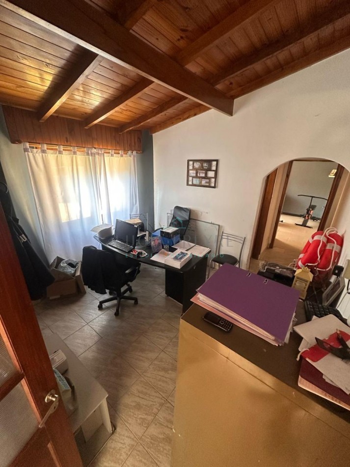 CASA 4 AMBIENTES BARRIO ESTRADA