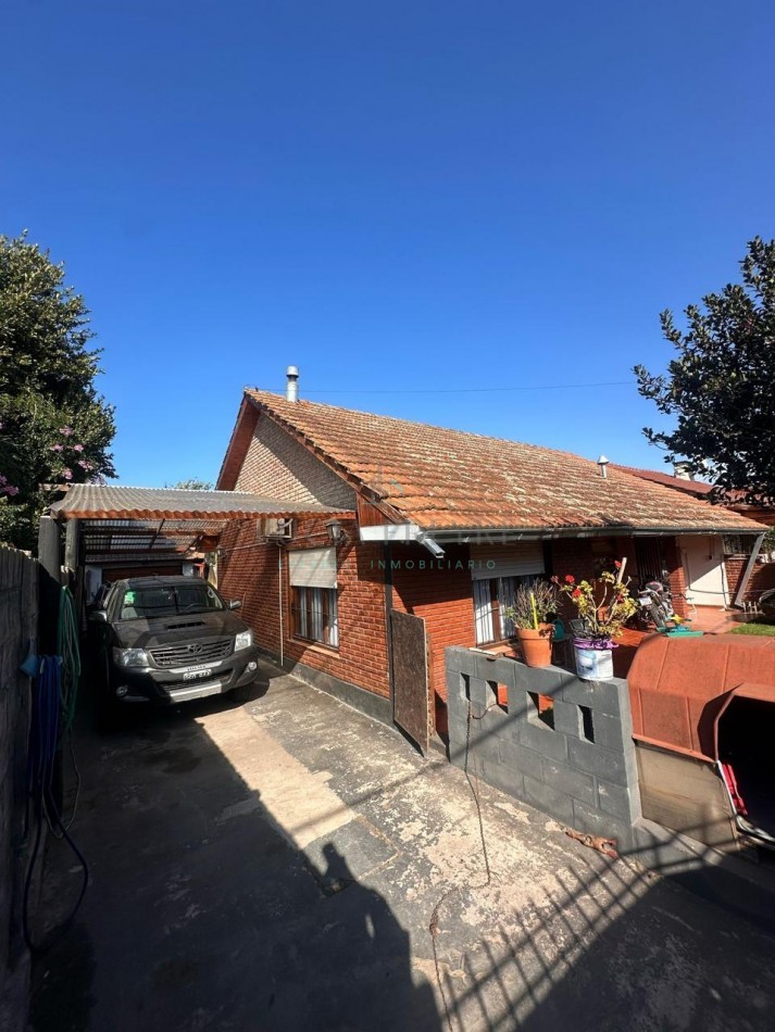 CASA 4 AMBIENTES BARRIO ESTRADA