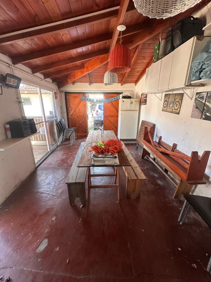 CASA 4 AMBIENTES BARRIO ESTRADA