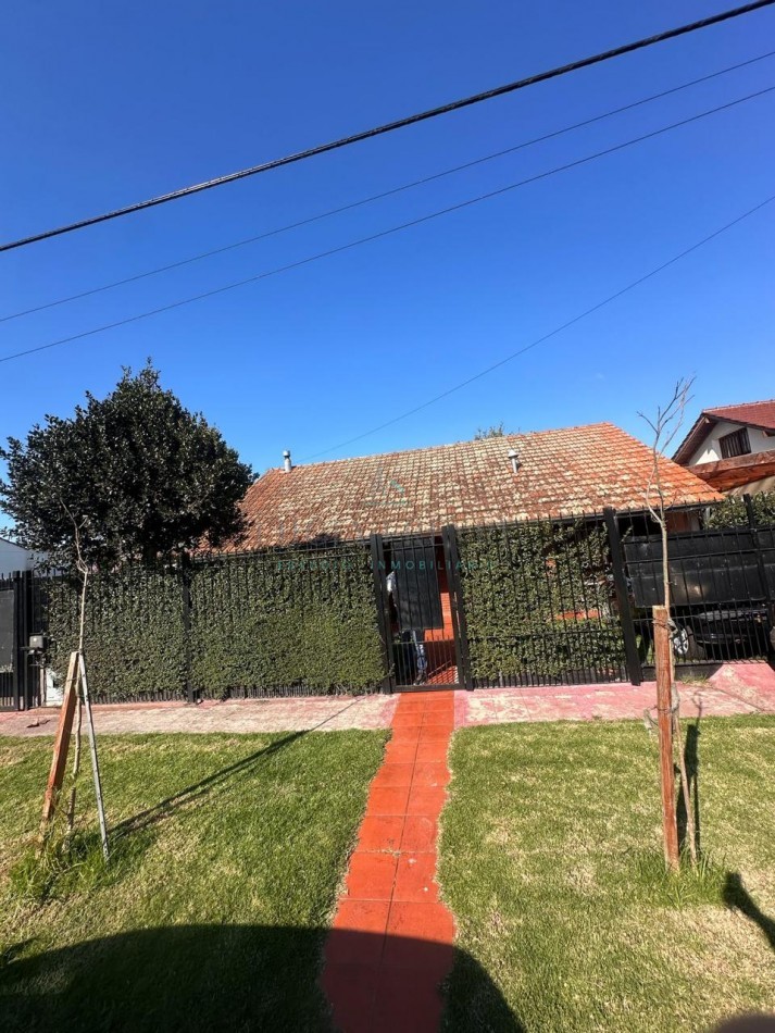 CASA 4 AMBIENTES BARRIO ESTRADA